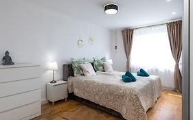 Schoenes, Modernes Apartment Mit Zwei Schlafzimmern - Zentral Mit Balkon Fuer 6 Personen